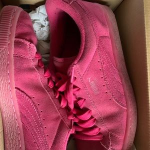 pink pumas